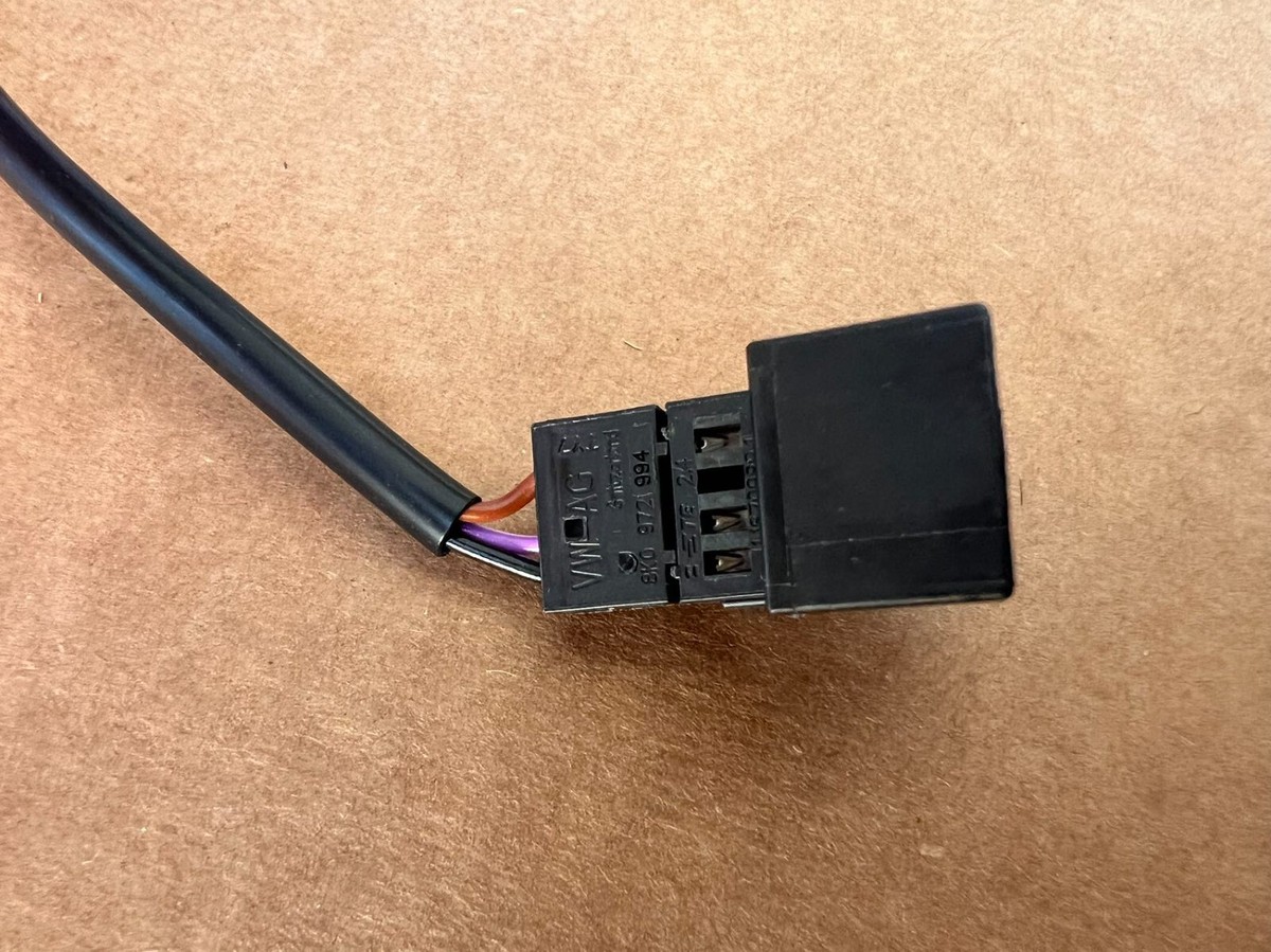New 8K0972994 Harness Wiring Connector 1-1670989-1 LED Light