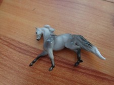 1/64 Breyer Mini Whinnies Série 2 - Elsa Trottant Morgan Dapple Gris Cheval
