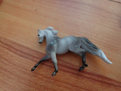 1/64 BREYER MINI WHINNIES SERIE 2 - ELSA TROTTING MORGAN DAPPLE GREY HORSE