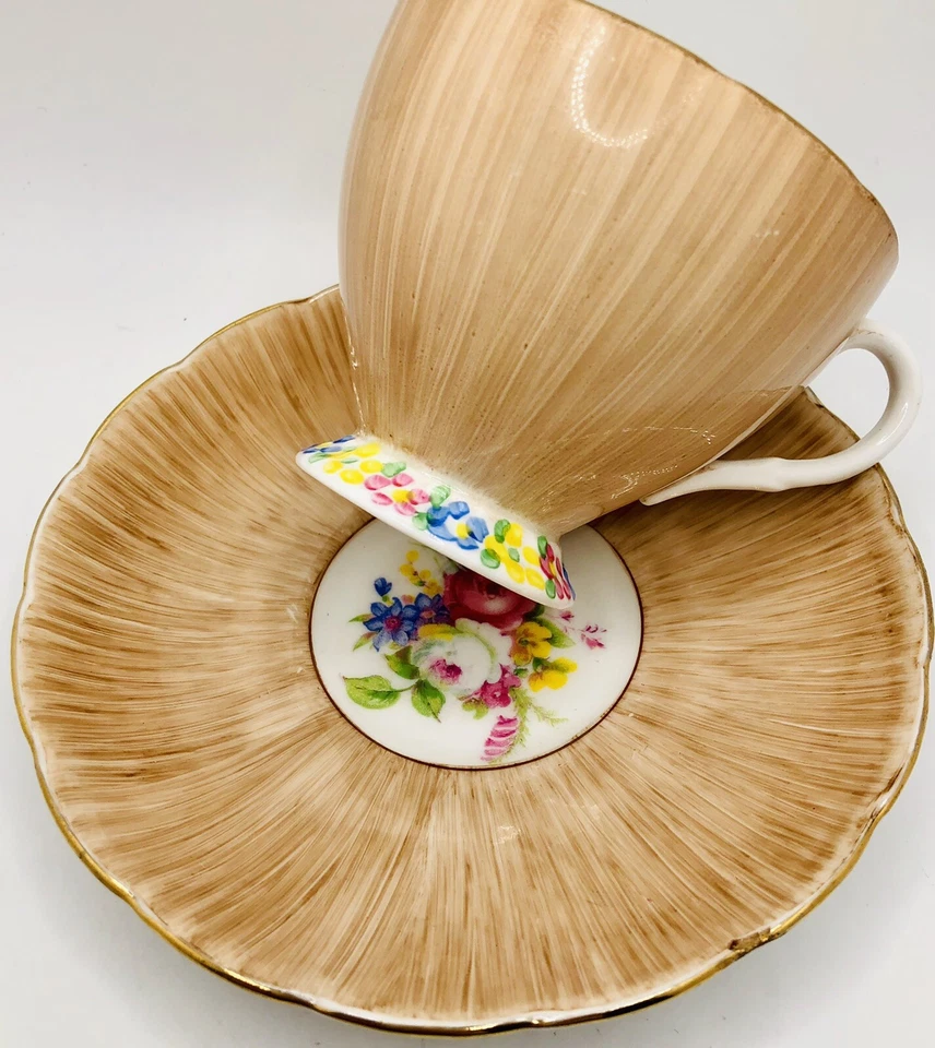 Taza y platillo vintage Foley pintado a mano con patas de flores Inglaterra beige tostado taza de té Foto 3 de 4