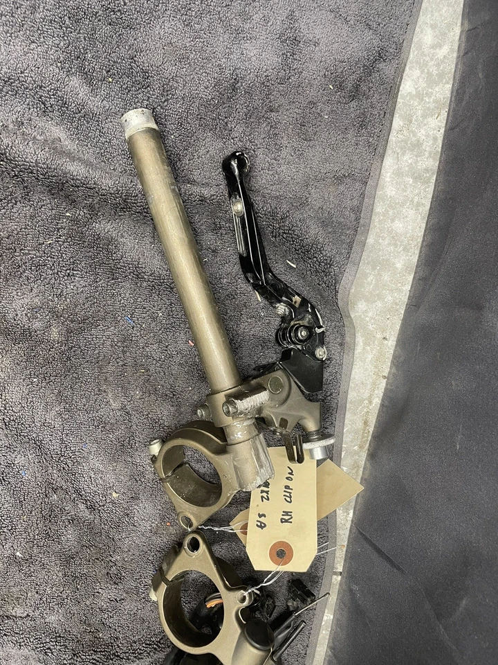 04 05 Clip de manillar Kawasaki Ninja ZX10R 46003-0045 2004-2005 Foto 2 de 4