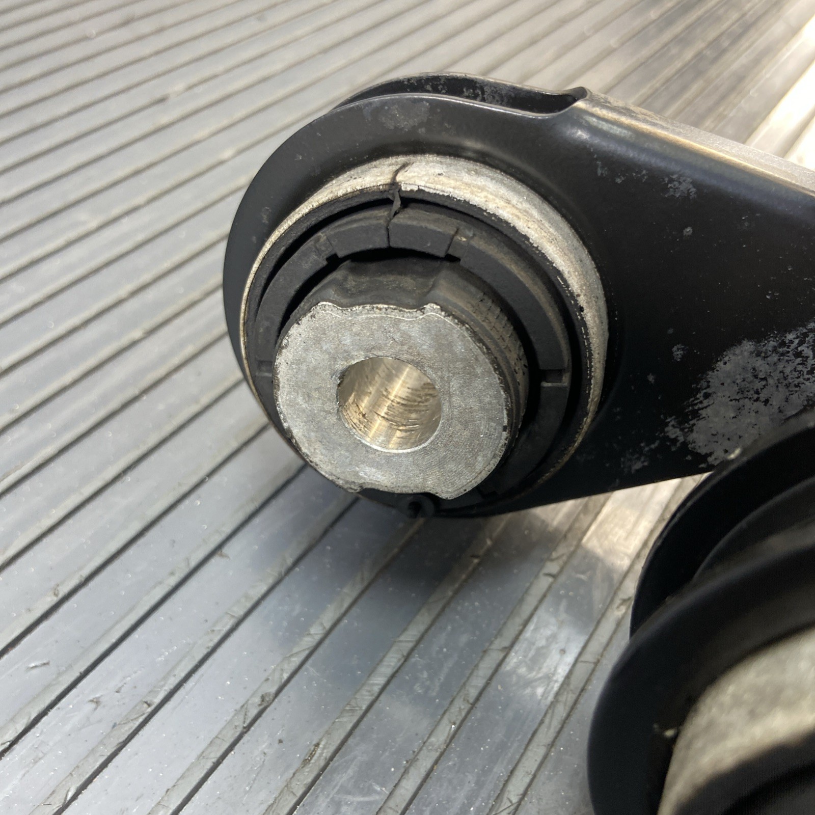 BMW i8 2014-2020 Rear Left Steering wheel hub