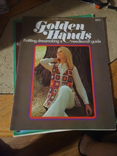4- Lot Golden Hands Vintage knitting Crafts Patterns Magazines/guides 1970's - Foto 3 di 5
