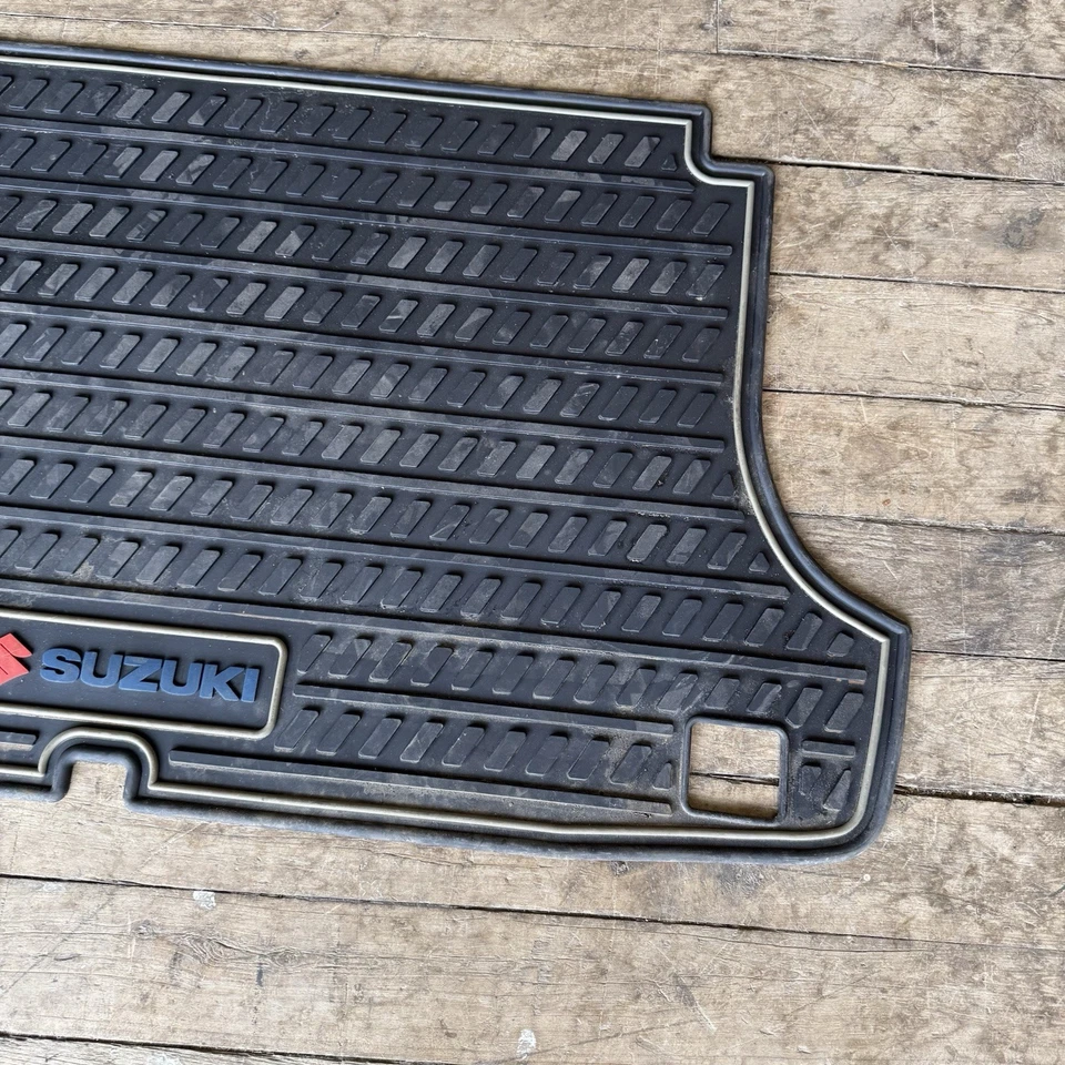 Alfombrilla de goma para maletero Suzuki Grand Vitara 2010 fabricante de equipos originales Foto 4 de 4