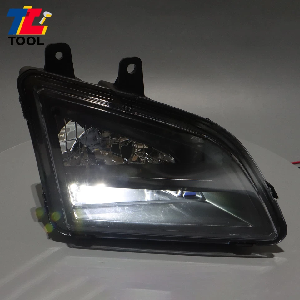 Faro antiniebla lado derecho del pasajero para faros Volvo serie VNL 2018-2023 Foto 3 de 4