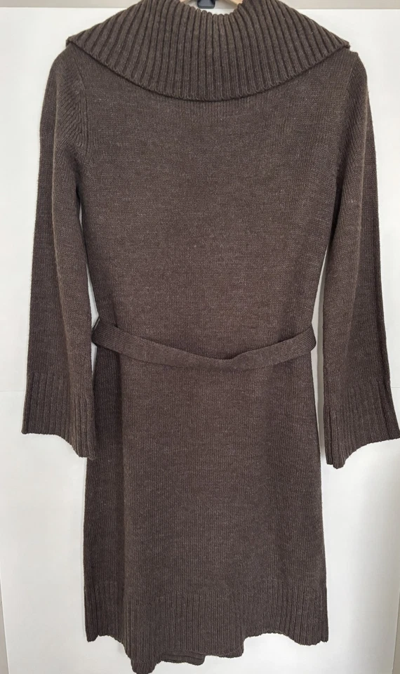 Cárdigan para mujer New York & Co pequeño largo cuello con botones marrón cinturón Cabincore Foto 2 de 4