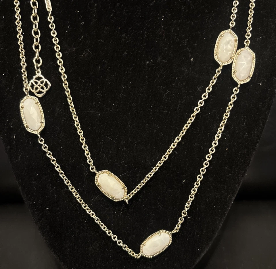 Kendra Scott Kellie 长站项链金色带珍珠母宝石 40 英寸 — 第 2/3 张图片