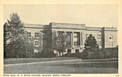 Raleigh North Carolina~Ricks Hall~State College Postkarte