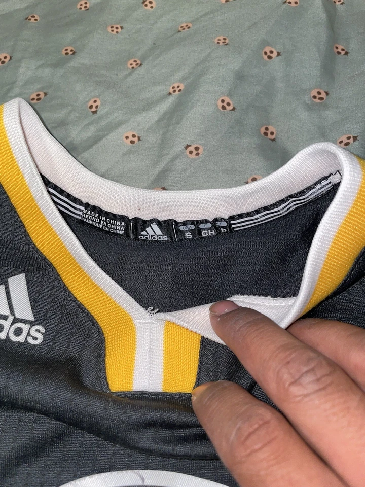 Camiseta deportiva de baloncesto Adidas Golden State Warriors Iguodala juvenil pequeña Foto 2 de 4