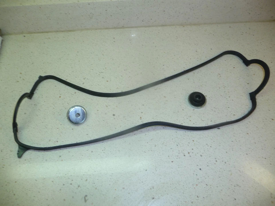 Victor Reinz VS50015 Valve Cover Gasket Set 1979-1981 Honda Civic - Image 2 of 2