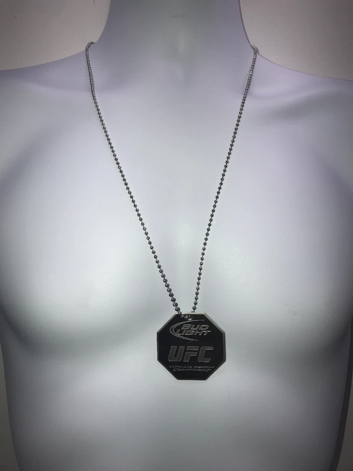 Colgante Bud Light UFC Ultimate Fighting Championship en cadena de bolas de arroz de 26 pulgadas Foto 4 de 4