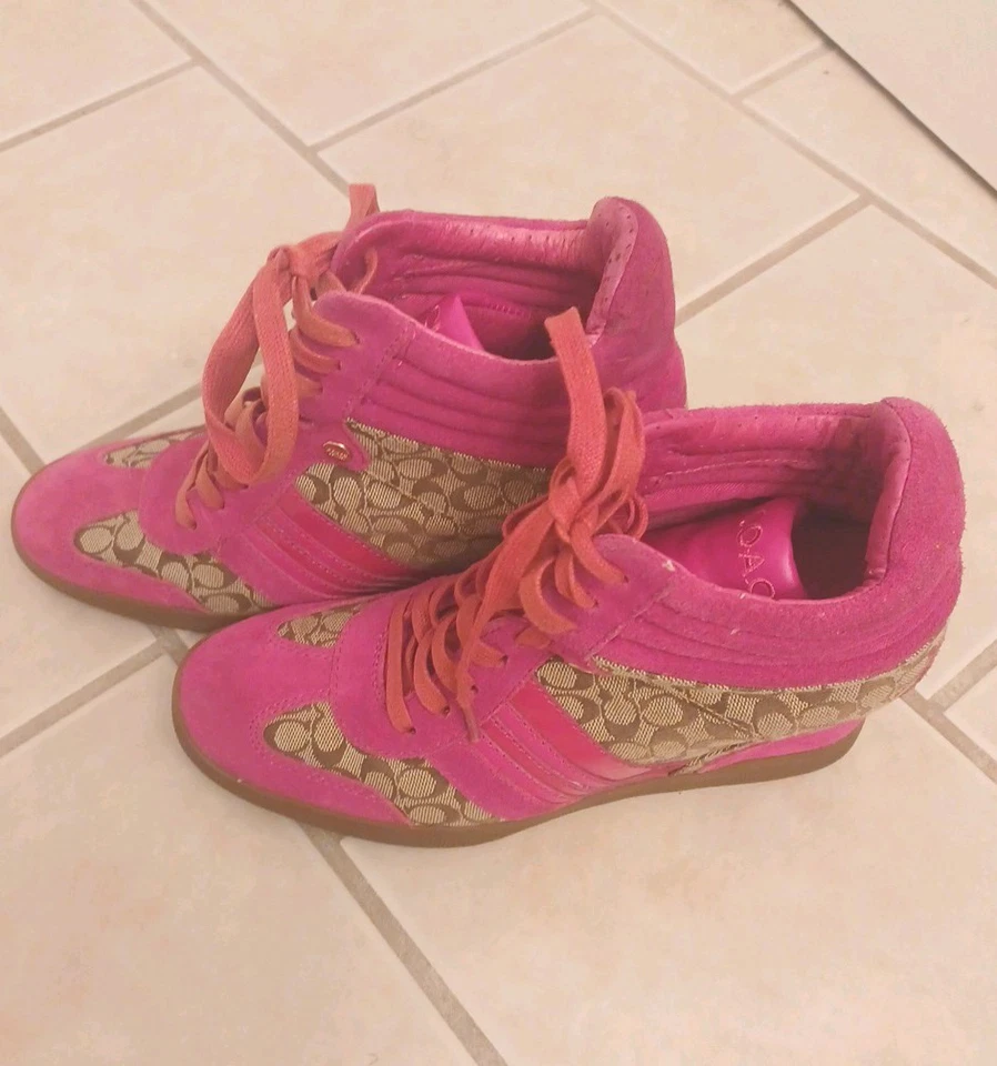 Zapato Deportivo Coach Alara de Cuña Alta en Gamuza Rosa Caliente y Jacquard Marrón Foto 2 de 4