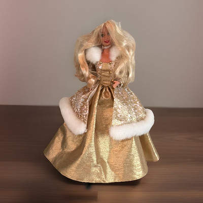 Barbie 1995 winters fantasy Holiday 12in Fashion Doll, Blonde Hair,  Fur 15334