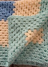 BEAUTIFUL NEW HANDMADE CROCHET BABY BLANKET/AFGHAN ANTIQUE WHITE/BLUE/GREEN