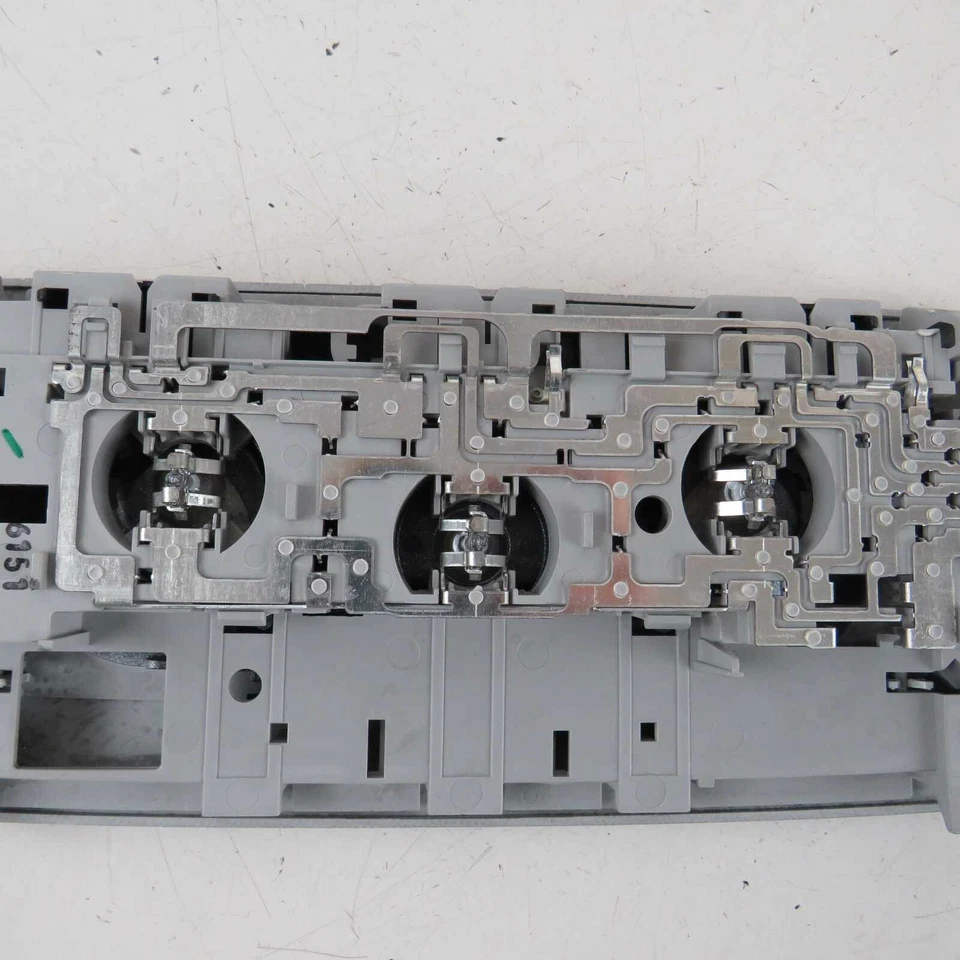 Plafoniera luci interne posteriori Volkswagen Golf Mk5 2003-2008 usata (59558) Foto 3 de 3