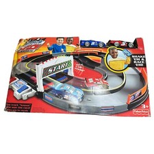 Fisher Price Shake N Go Speedway 2005 Preschool 3+ (Damaged Box)