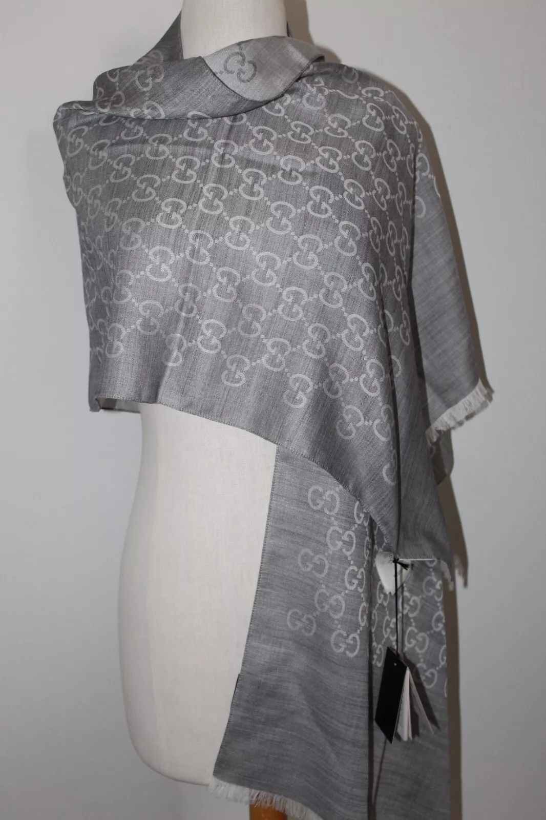 Écharpe soie unisexe en laine GUCCI gris Kead Jacquard GG neuve avec étiquettes