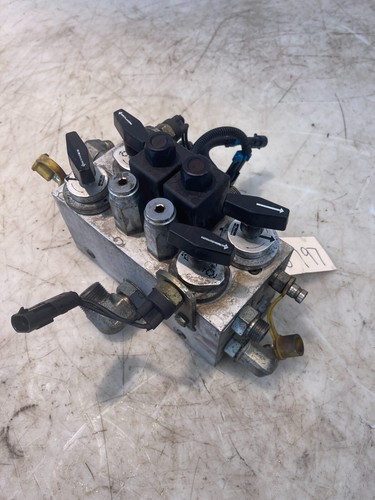 2001 Toro 5500-D Reelmaster Hydraulic Valve Solenoid Block 110201 - Picture 4 of 17