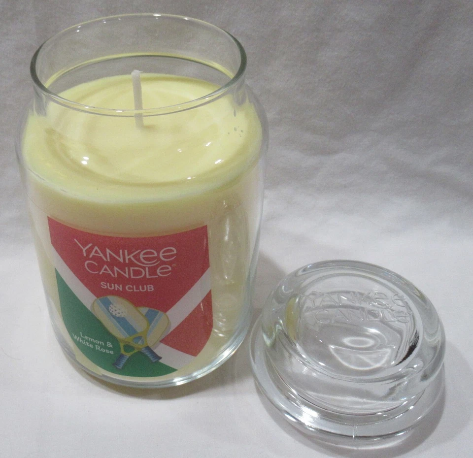 Tarro grande Yankee Candle 22 oz 110-150 horas SUN CLUB - LIMÓN Y ROSA BLANCA Foto 2 de 3