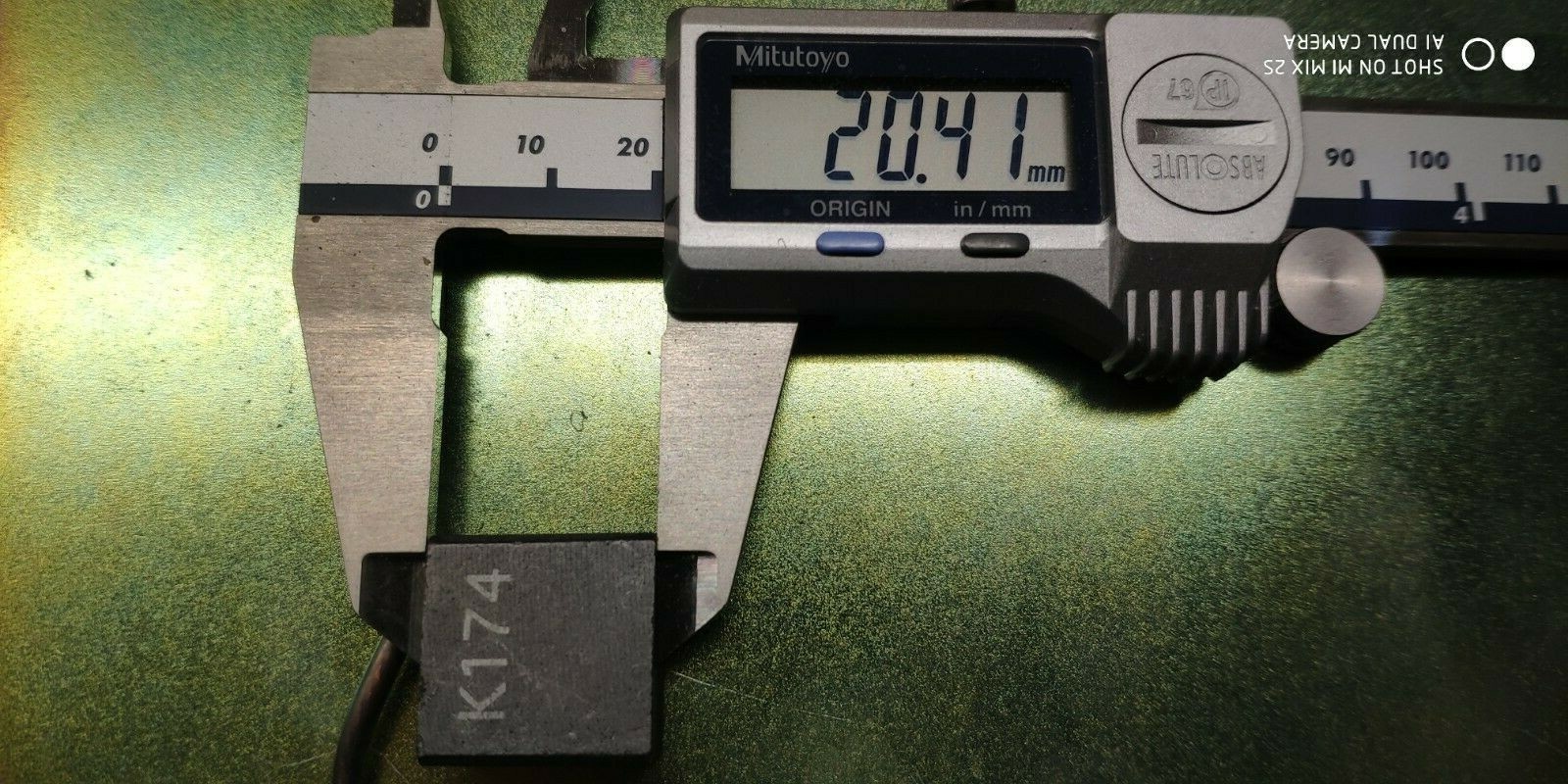 LEESON K174 CARBON BRUSH 2/PK Free registered tracked post.(IN9S2) eBay