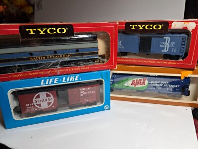 Tyco & Life Like Electric Train Cars 4 Pieces