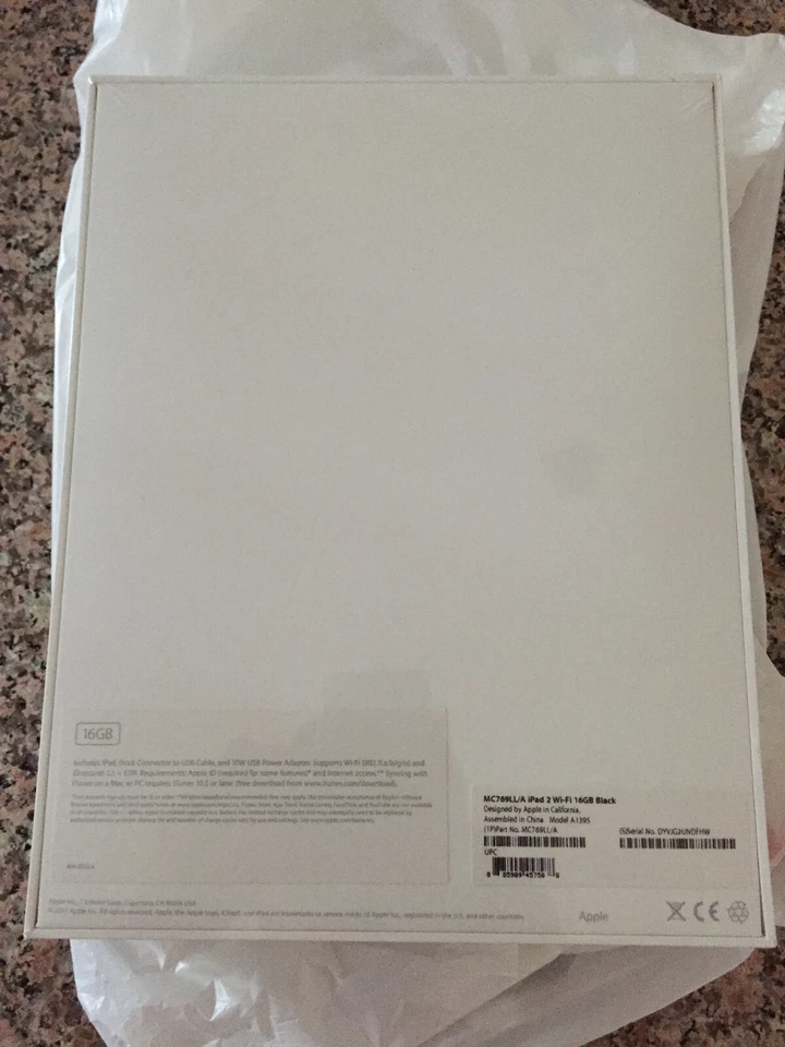 NEW iPad 2nd Gen 16GB Black (WiFi Only) MC769 iOS 5 NEW - Image 2 of 4