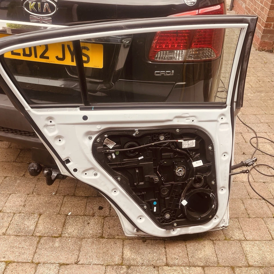 Kia Sportage Nearside Rear Passenger Door White Of a 2016 Mk4 . - Image 2 of 4