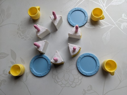 Vaisselle Barbie et accessoires salon 1985 et chambre 1978 - Afbeelding 3 van 6