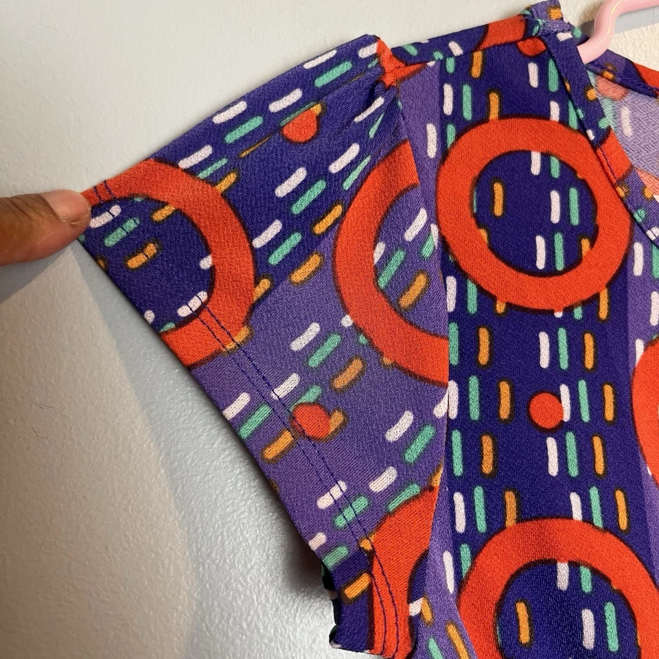 Vestido LuLaRoe Niñas Talla 8 Púrpura y Naranja Estampado Círculo con Mangas de Gorra y Bolsillos Foto 3 de 4