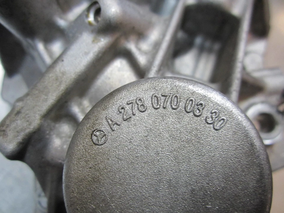 Carcasa de bomba de combustible Mercedes-Benz GL550 2013 4,6 A2780700330 Foto 2 de 4