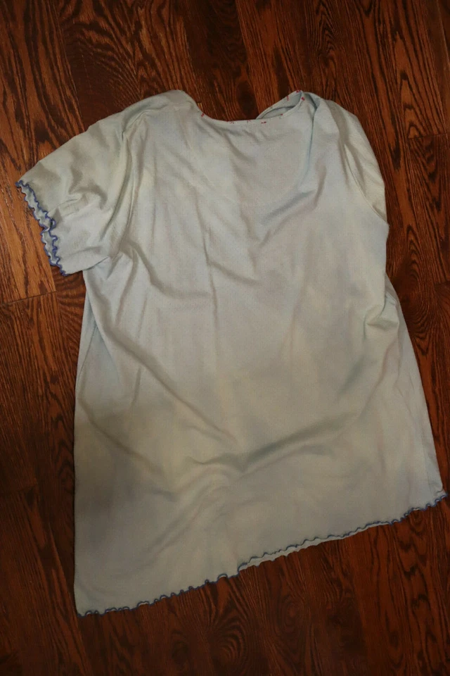 Bata y vestido cerezas de colección 42" largo 56" tela suave a la cadera, bordado Foto 4 de 4