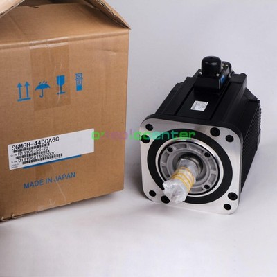 New Yaskawa SGMGH-44DCA6C Sigma-II AC Servo Motors-16.5A 400V 4400W 5.90HP