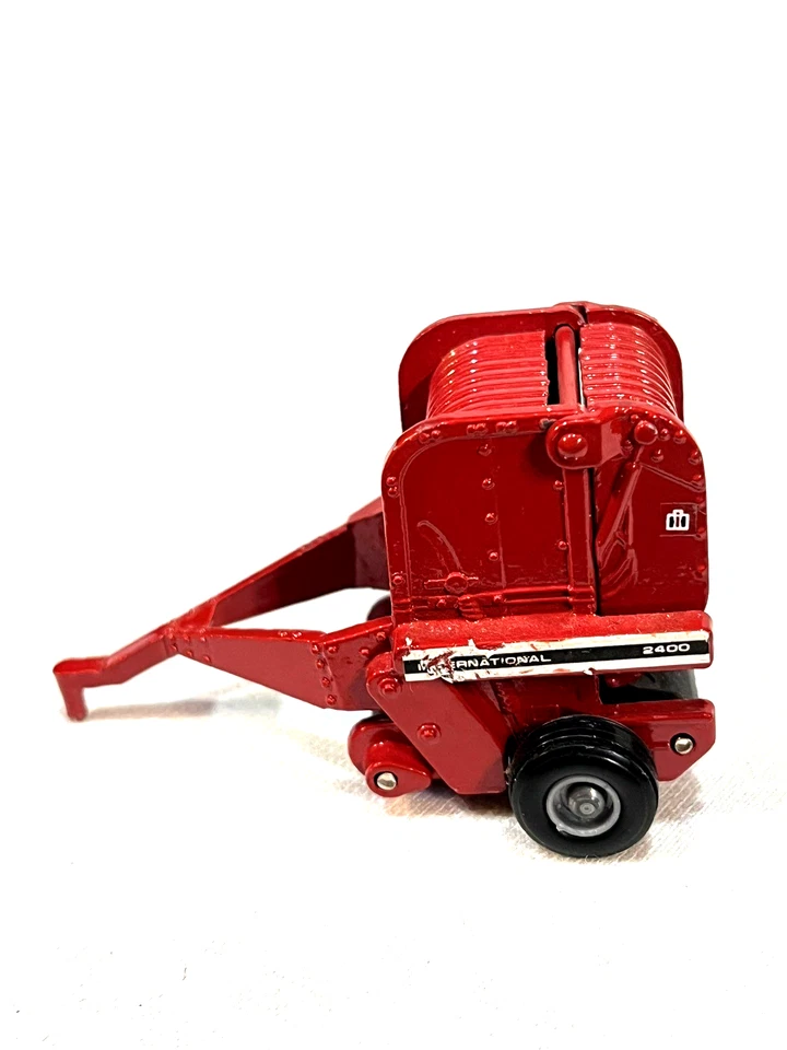 ERTL 1/64 Scale International Harvester Case IH 2400 Round Hay Baler Red - Image 2 of 4