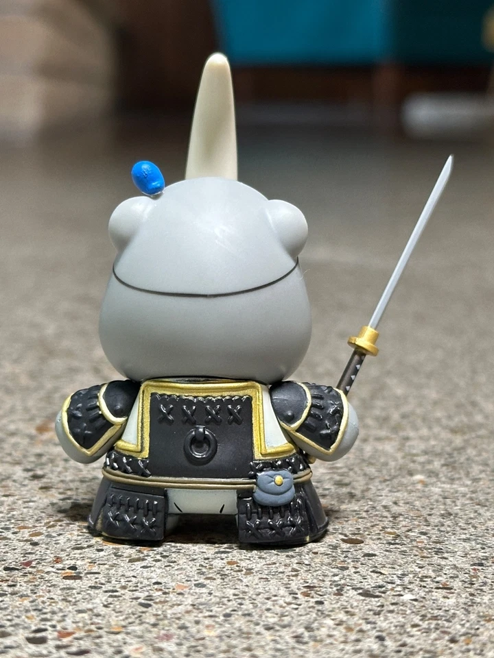 Kidrobot Dunny Gold Life Samurai Hicks 3 英寸乙烯基迷你人偶 2/16 Huck Gee — 第 3/4 张图片