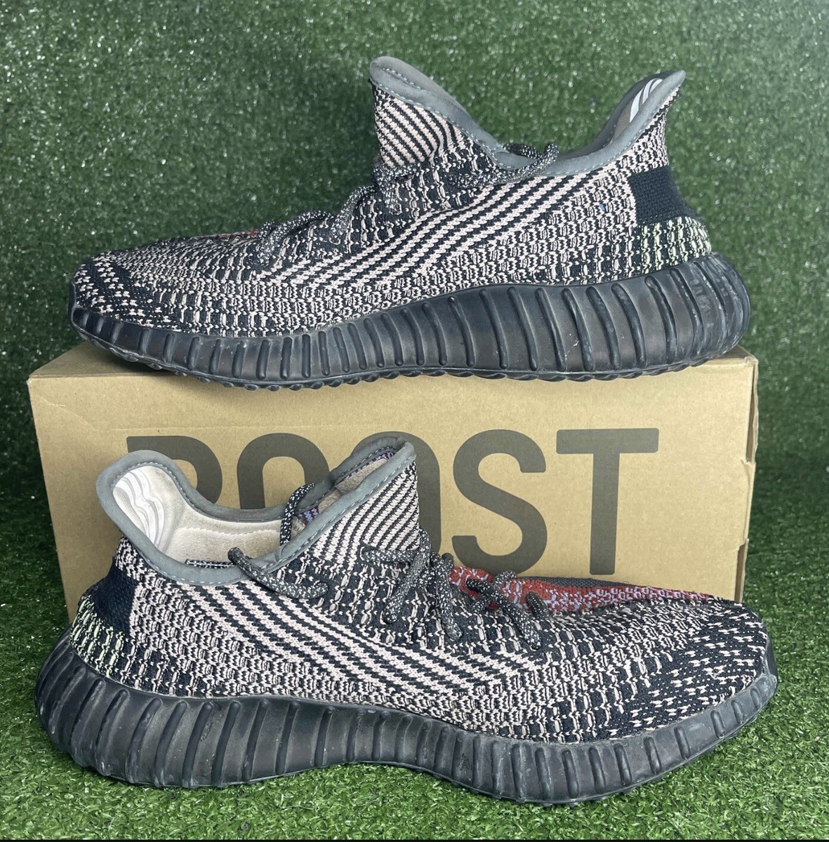 Shuused Size 9.5 - Adidas Yeezy Boost 350 V2 Yecheil Non-Reflective