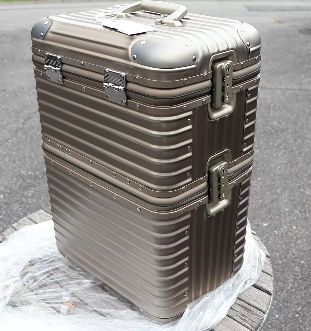 Rimowa Classic Flight Wine Case Topaz Gold Japan Travel Case Capacity 100L  New