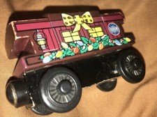 2009 THOMAS  FRIENDS WOODEN RAILWAY FESTIVE CABOOSE - PREOWNED. No sound