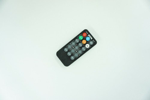 Control remoto para sistema de altavoces de cine en casa barra de sonido Bluetooth ENVIVO ILIVE - Imagen 1 de 5