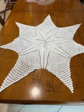 centro uncinetto colore bianco a forma di stella