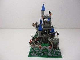 (AH 3) LEGO 6098 King Leo's Castle KNIGHT'S CASTLE with original box and...