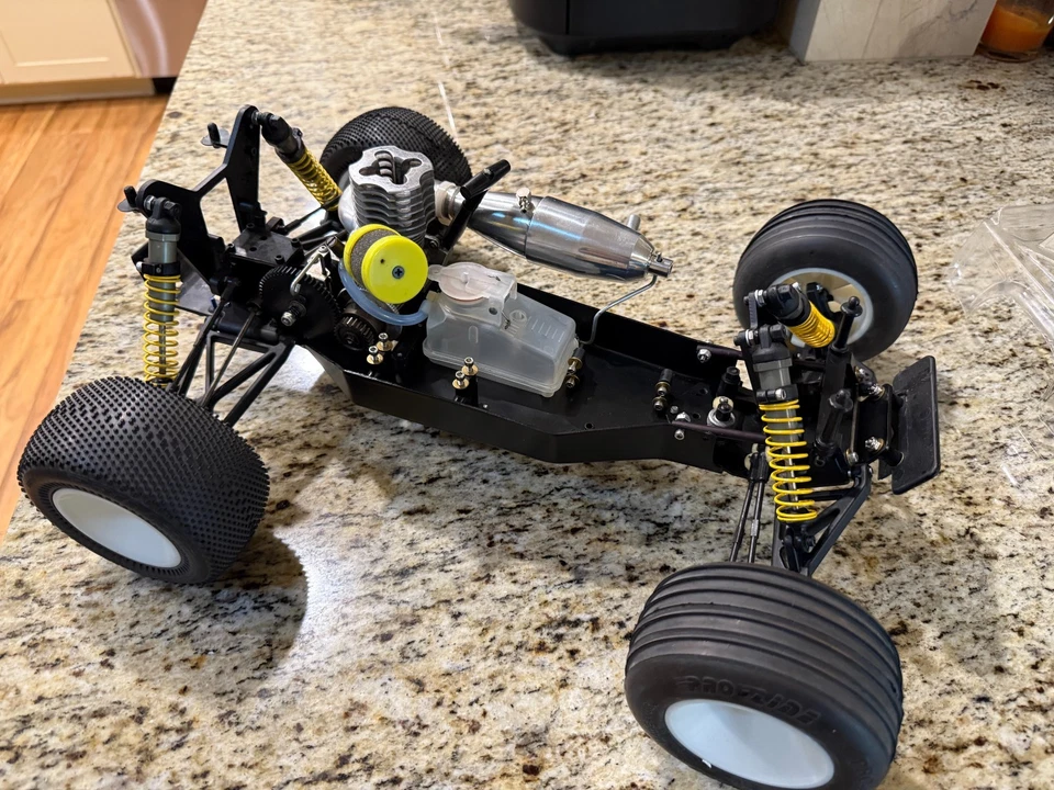 🔥🔥 Beautiful Team Associated RC10 GT2 Nitro Truck, Pristine Condition 🔥🔥 - Image 2 of 4