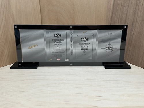 Marvel Printing Plate Booklet Magnetic Trading Card Holder Display Case W/ Stand - Picture 2 of 8