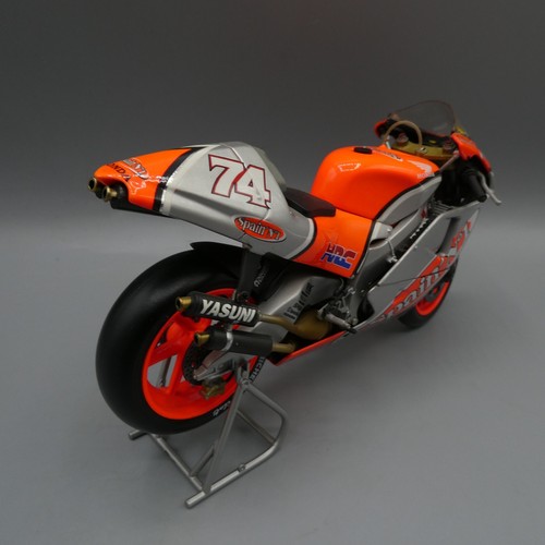 Minichamps Maßstab 1:12 2002 Honda NSR500 74 Daijiro Kato Fortuna 122 026174 - Bild 6 von 10