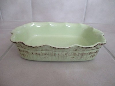 De Silva Terracotta 10 1/2'' x 7 1/2'' Ruffled Casserole Dish Italy Lme Green