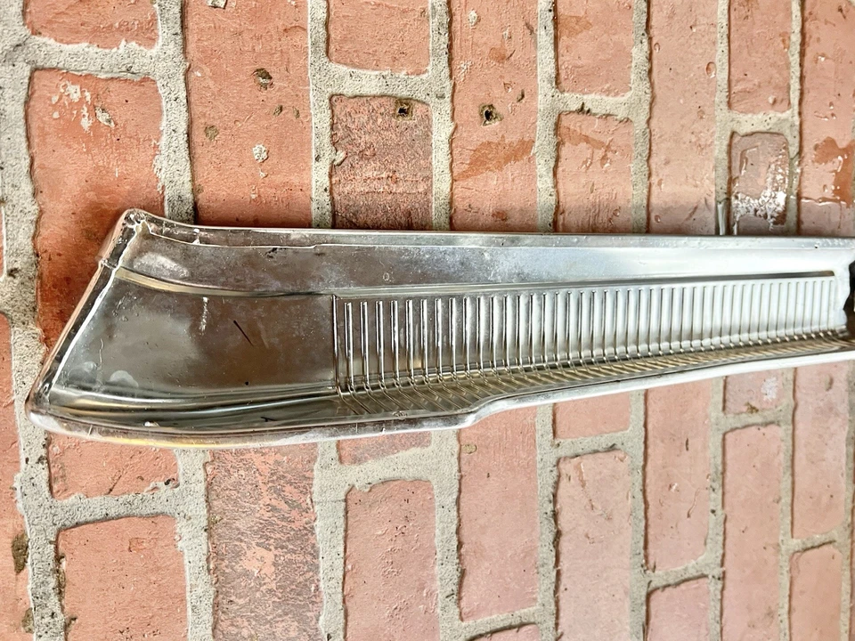 Impala Oldsmobile Starfire Ninety Eight 1961-1964 asiento de banco moldura lateral Foto 4 de 4