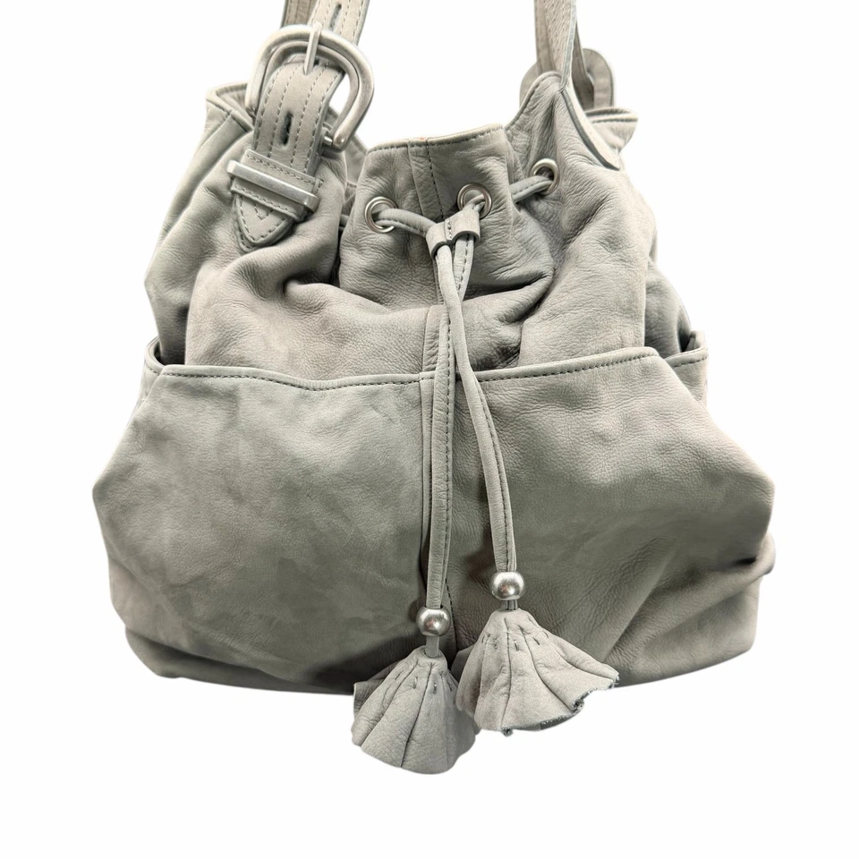 Bolso de hombro Ann Taylor LOFT de cuero gris con cordón borla holgado Foto 3 de 4