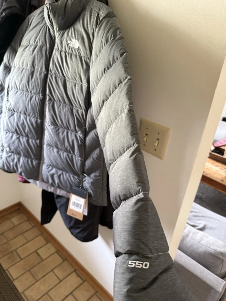 Chaqueta de plumón acampanada North Face para mujer Foto 3 de 4