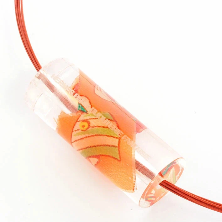 Gargantilla de resina de pescado Hermès Ricine usada buen estado Foto 3 de 4