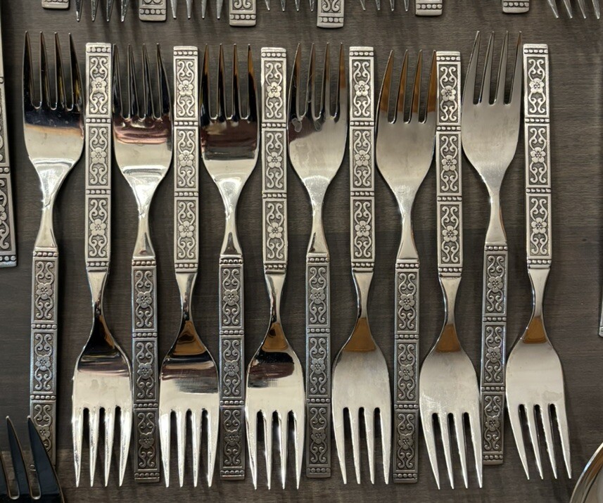 Oneida Community ISABELLA Stainless Flatware 12 Piece Place Setting