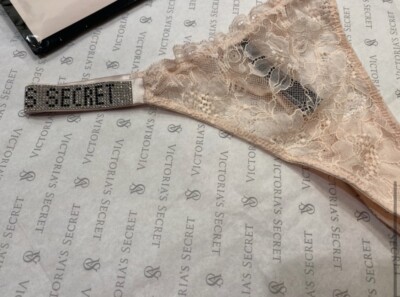 V-String en dentelle violet | Victoria's Secret France